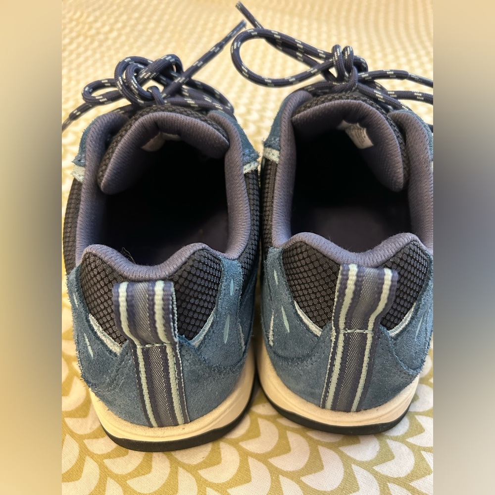 L.L.Bean women’s Trail Model Hiker 4 waterproof hiking shoes, size 8.5 - Picture 5 of 7